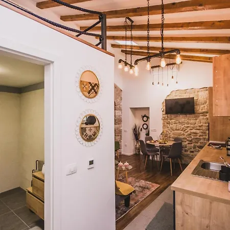 شقة Apartman Ladro *