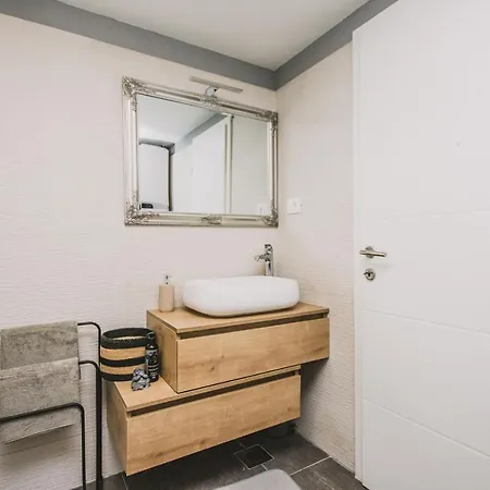 شقة Apartman Ladro