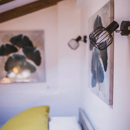 شقة Apartman Ladro